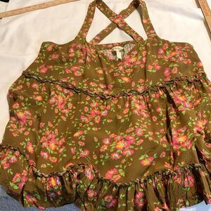 Matilda Jane Size Large Razorback tank top with ruffle hem
